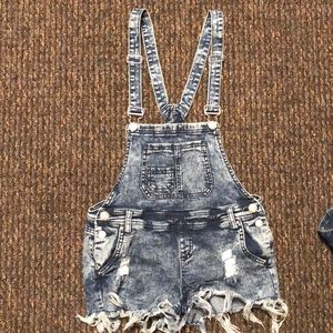 Short overalls